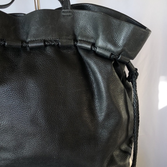 VINCE CAMUTO black pebble leather large shoulder handbag. - Picture 6 of 16